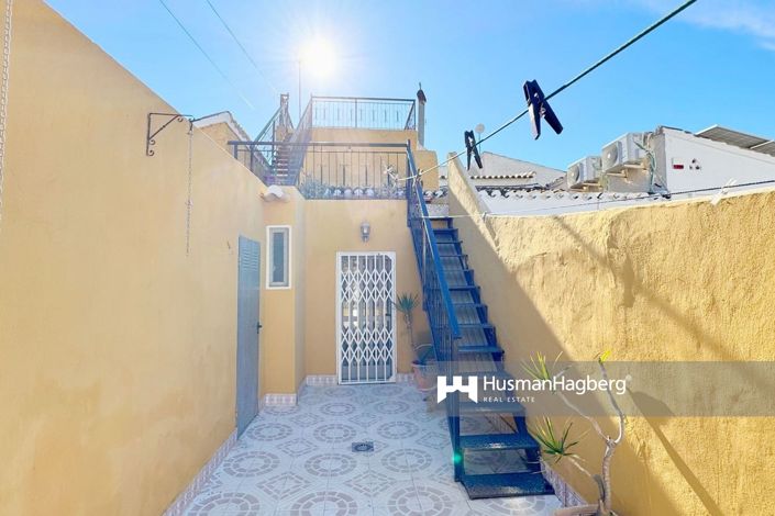 Image No.19-4 Bed Townhouse for sale