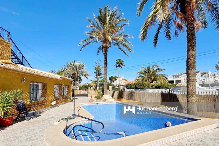 Image No.20-4 Bed Townhouse for sale