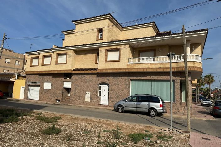 Image No.1-4 Bed Villa for sale