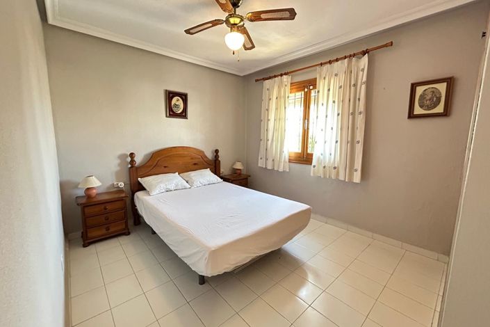 Image No.13-4 Bed Townhouse for sale