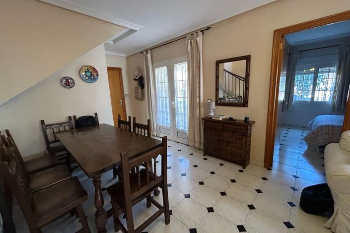 Image No.20-4 Bed Townhouse for sale