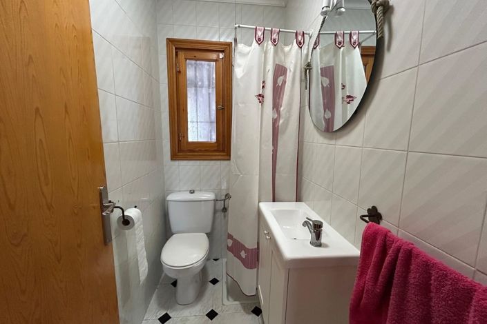 Image No.24-4 Bed Townhouse for sale