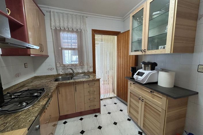 Image No.26-4 Bed Townhouse for sale