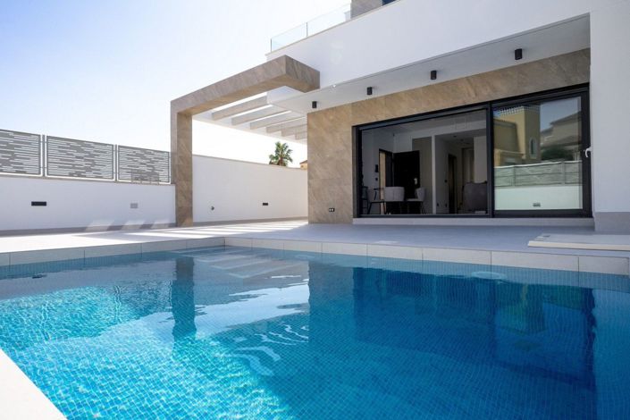 Image No.1-3 Bed Villa for sale
