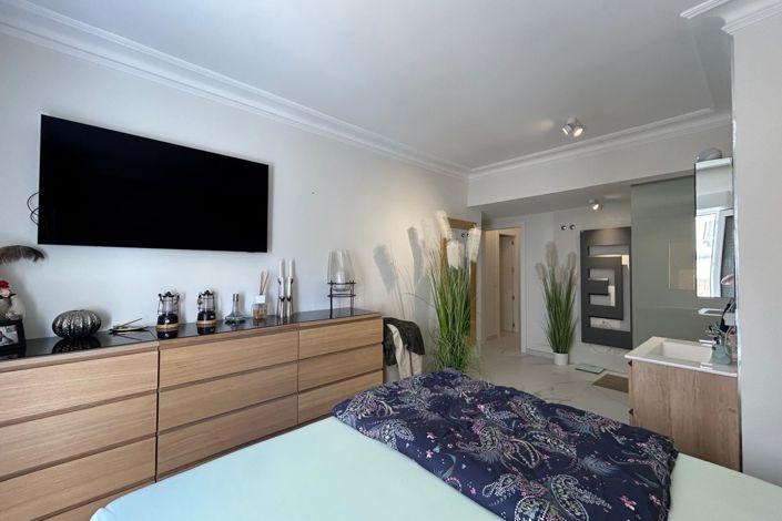 Image No.10-3 Bed Apartment for sale