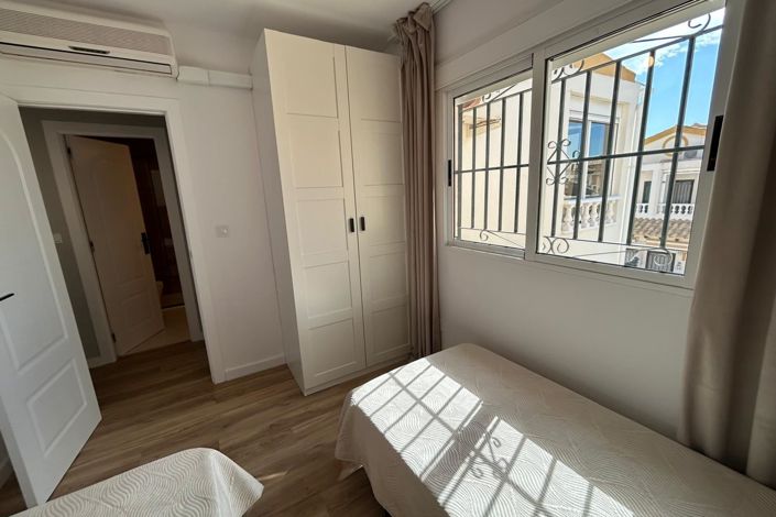 Image No.19-3 Bed Townhouse for sale