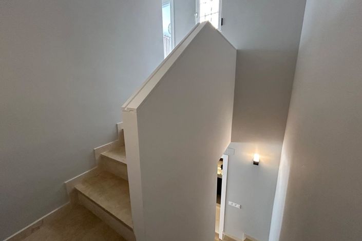 Image No.21-3 Bed Townhouse for sale