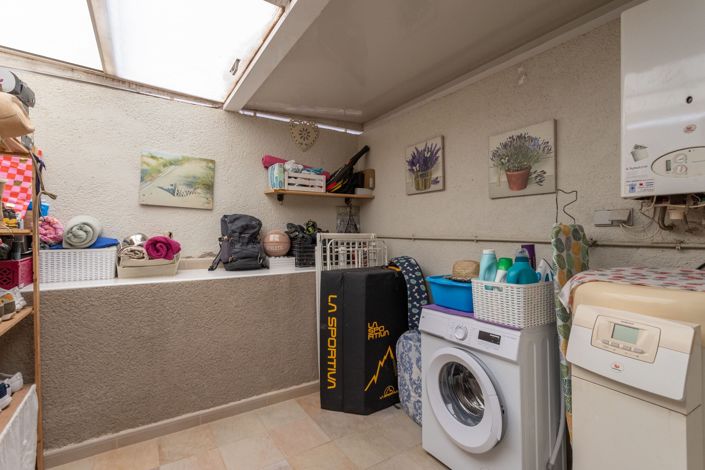 Image No.19-2 Bed Townhouse for sale