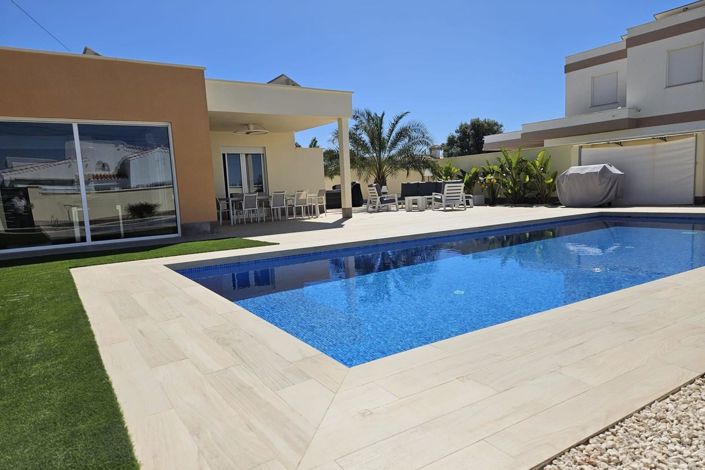 Image No.2-4 Bed Villa for sale