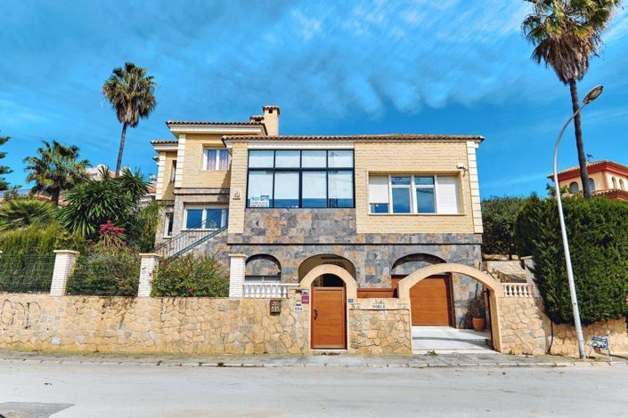 Image No.2-5 Bed Villa for sale