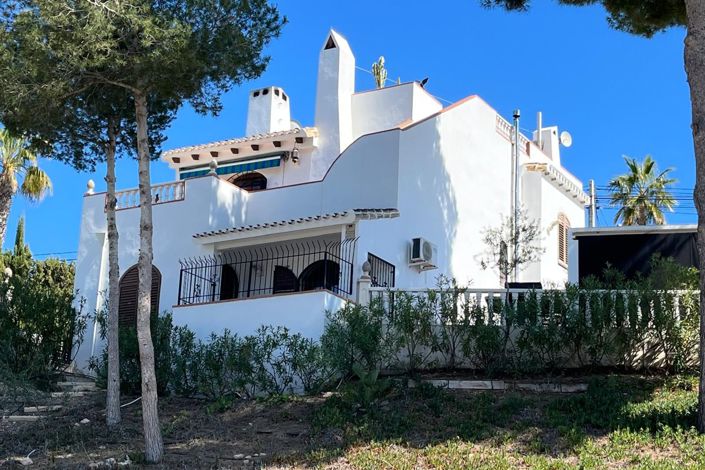 Image No.1-4 Bed Villa for sale