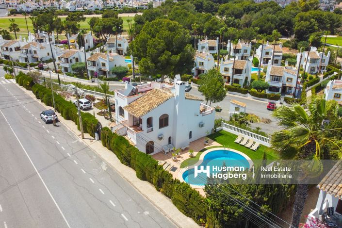 Image No.1-4 Bed Villa for sale