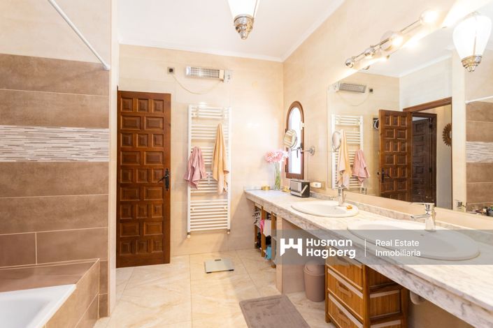 Image No.12-4 Bed Villa for sale