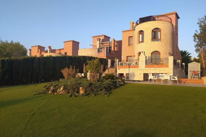 Image No.1-4 Bed Villa for sale