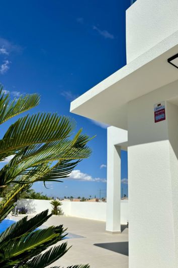 Image No.2-3 Bed Villa for sale