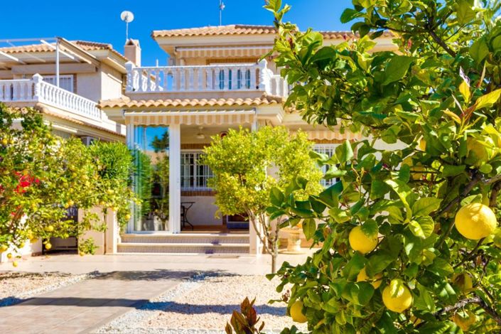 Image No.1-3 Bed Villa for sale