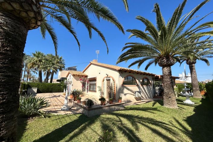 Image No.1-3 Bed Villa for sale