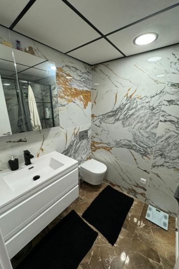 Image No.18-3 Bed Apartment for sale