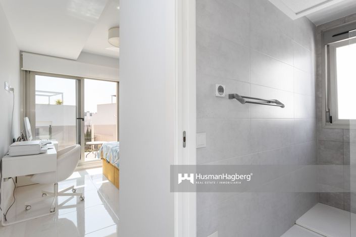 Image No.20-3 Bed Villa for sale