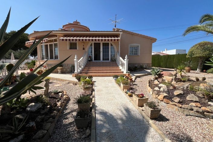 Image No.1-Villa de 4 chambres à vendre à Alicante