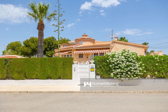 Image No.3-4 Bed Villa for sale