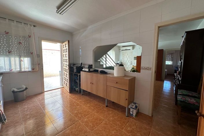 Image No.13-4 Bed Townhouse for sale