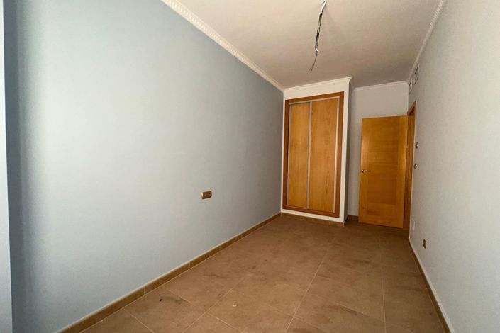 Image No.16-5 Bed Apartment for sale