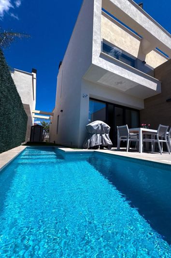 Image No.1-3 Bed Villa for sale