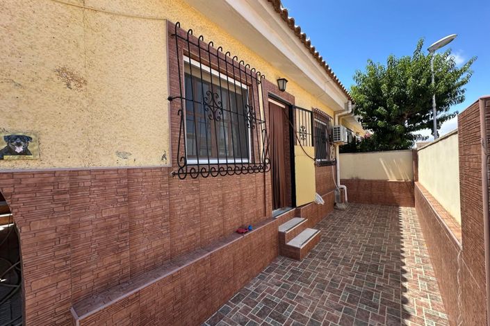 Image No.1-2 Bed Townhouse for sale