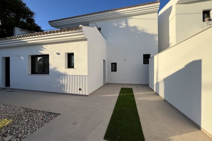 Image No.1-3 Bed Villa for sale