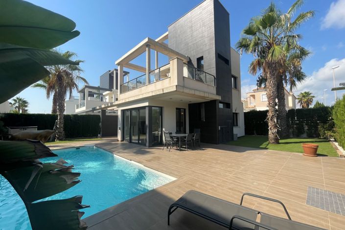 Image No.1-2 Bed Villa for sale