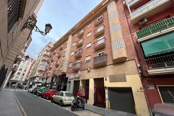 Image No.1-4 Bed Apartment for sale
