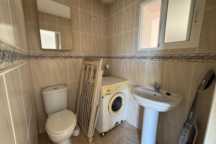 Image No.12-2 Bed Townhouse for sale