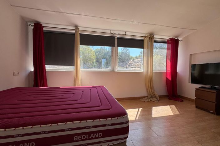 Image No.13-2 Bed Townhouse for sale