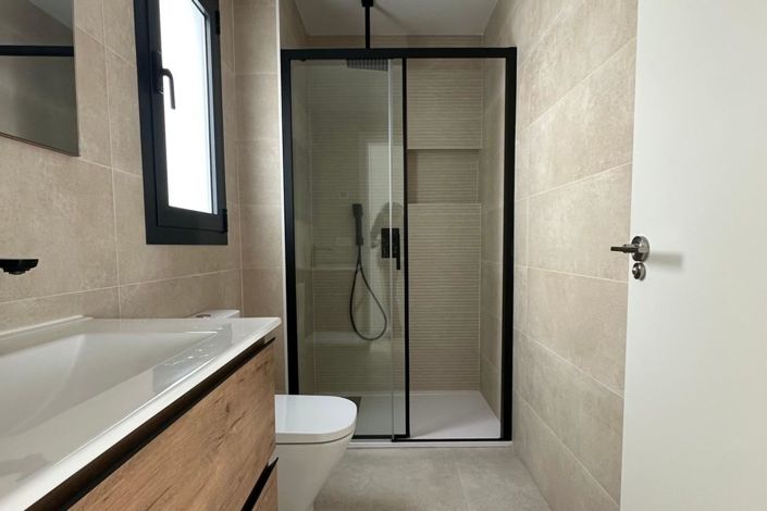 Image No.8-3 Bed Apartment for sale