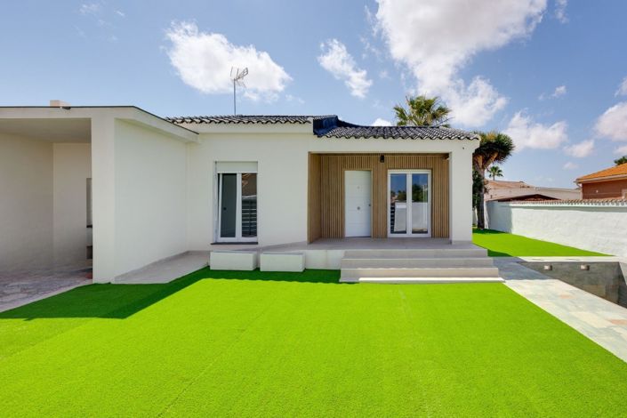 Image No.1-4 Bed Villa for sale