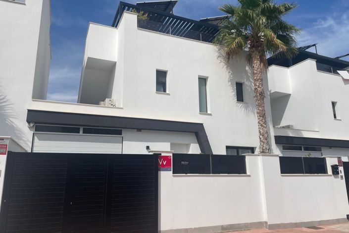 Image No.1-3 Bed Townhouse for sale