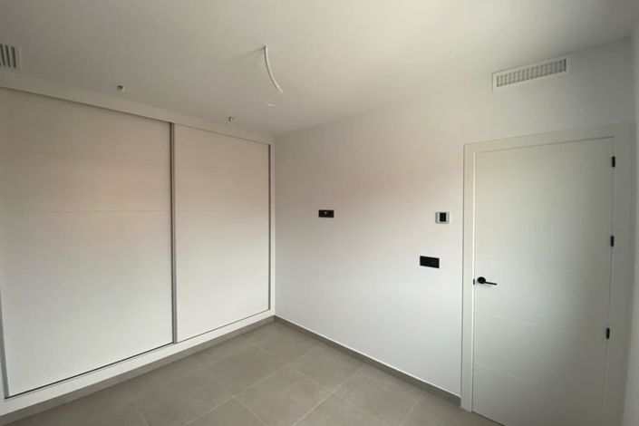 Image No.8-3 Bed Villa for sale