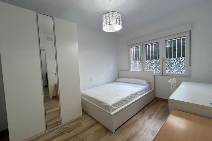 Image No.17-5 Bed Apartment for sale