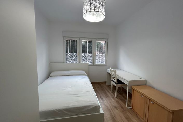 Image No.18-5 Bed Apartment for sale