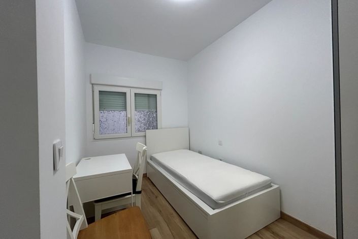 Image No.27-5 Bed Apartment for sale