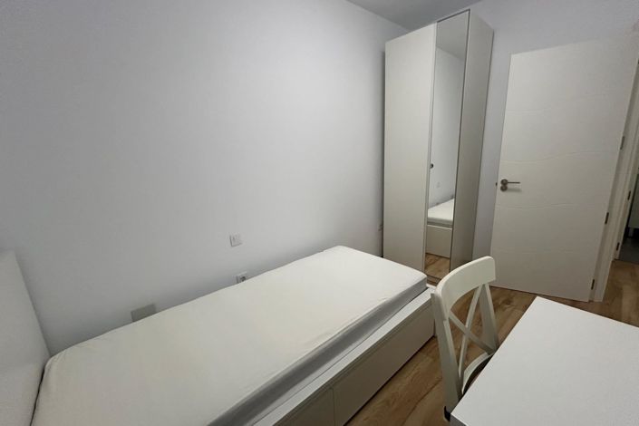 Image No.28-5 Bed Apartment for sale