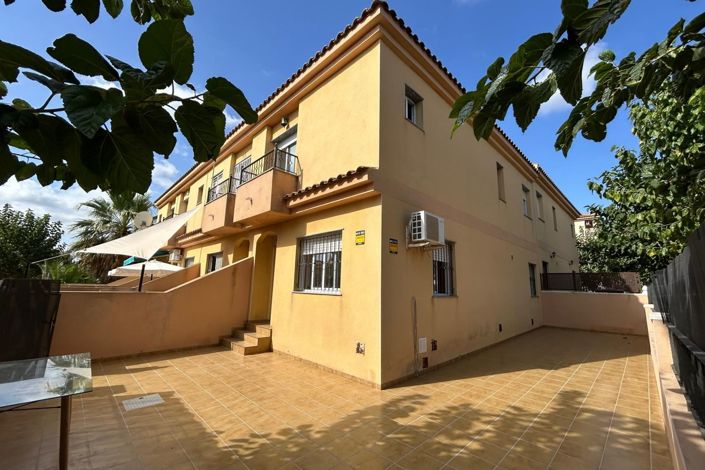 Image No.1-3 Bed Townhouse for sale