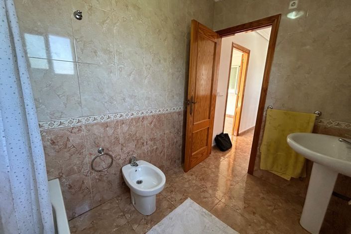 Image No.14-3 Bed Townhouse for sale