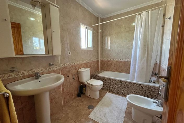 Image No.15-3 Bed Townhouse for sale