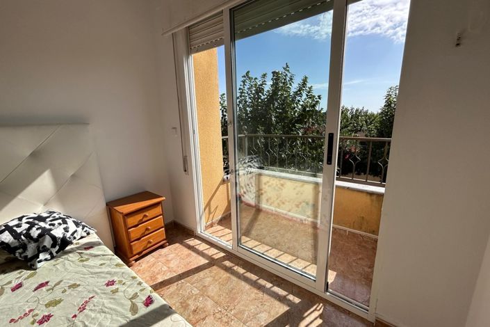 Image No.18-3 Bed Townhouse for sale