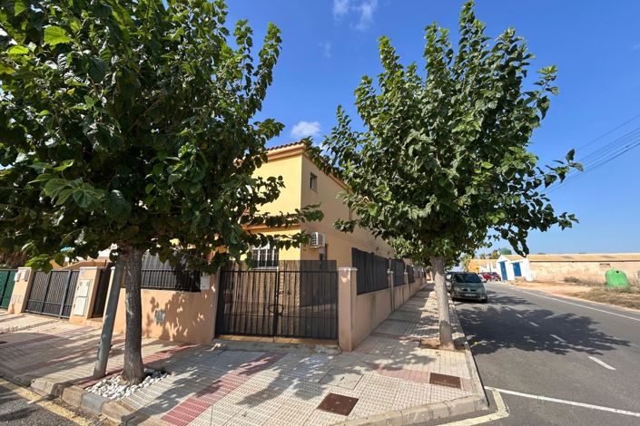 Image No.2-3 Bed Townhouse for sale