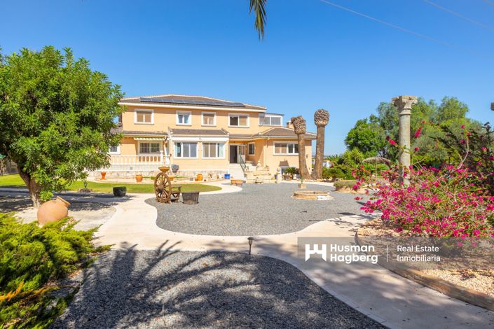 Image No.2-6 Bed Villa for sale