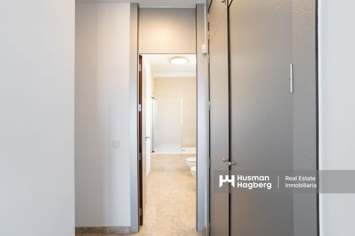 Image No.27-4 Bed Townhouse for sale