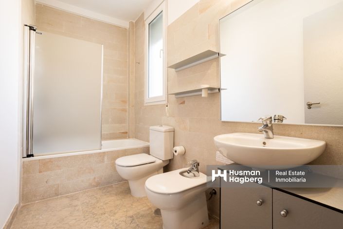 Image No.28-4 Bed Townhouse for sale